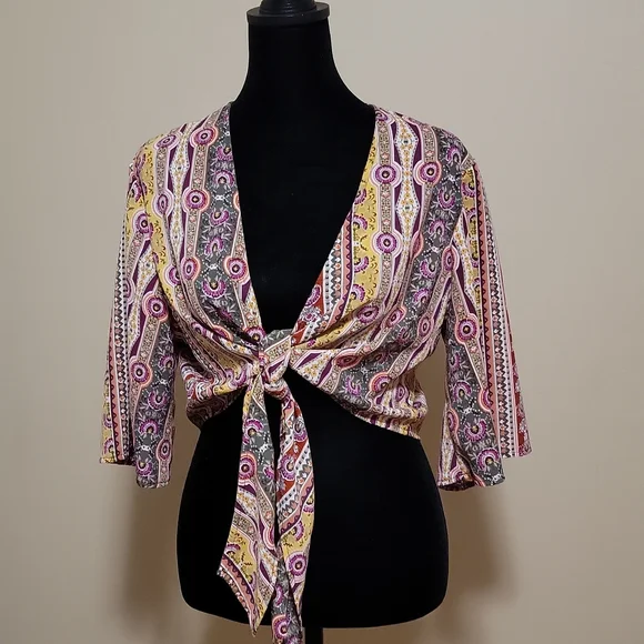 ULTRA FLIRT Front Tie Crop Shirt 3/4 Sleeve - L - Picture 1 of 4